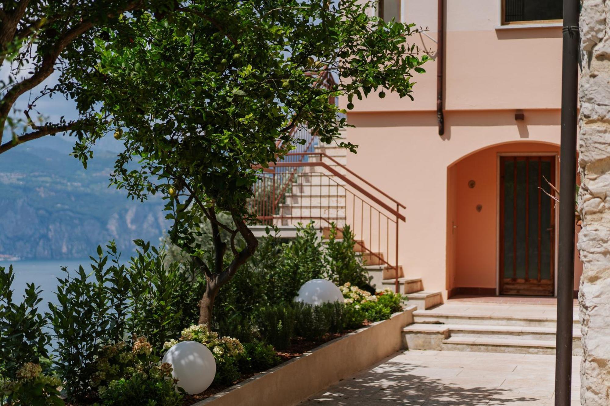 View Garda Lake Бренцоне-суль-Гарда Экстерьер фото