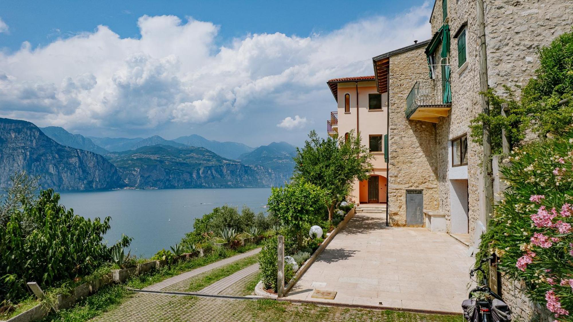 View Garda Lake Бренцоне-суль-Гарда Экстерьер фото